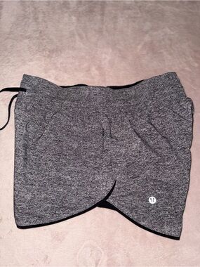Lululemon reversible short size 6